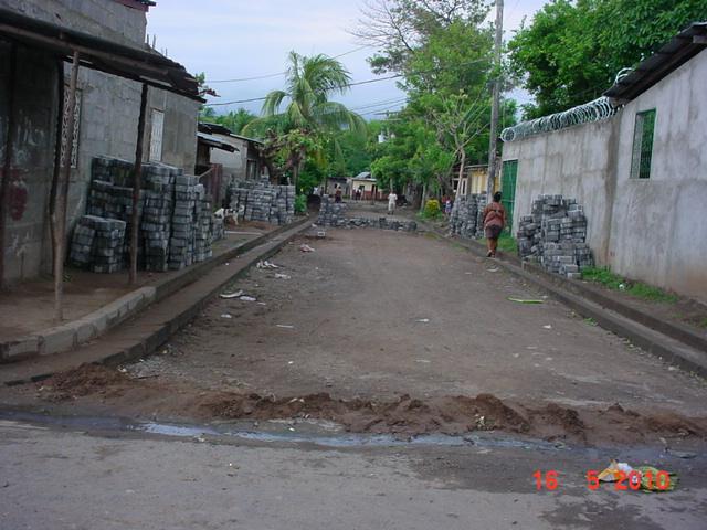 Uno de los boquetes inconcluso en Calle San Juan del Sur
